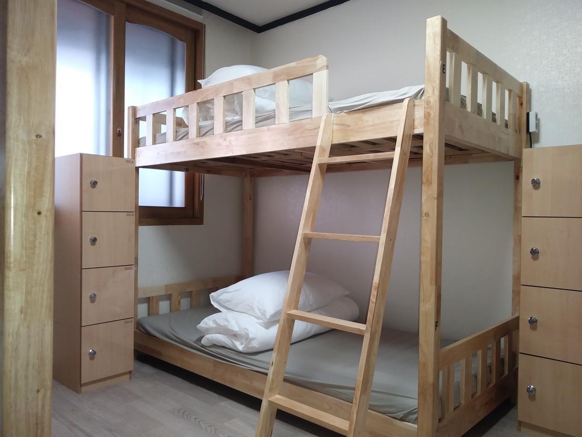 Busan Backpackers Экстерьер фото