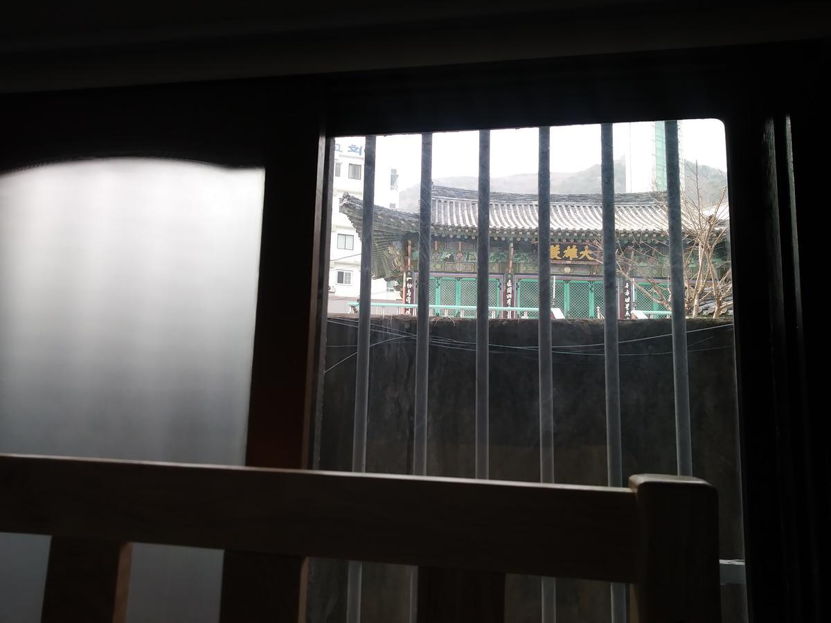 Busan Backpackers Экстерьер фото