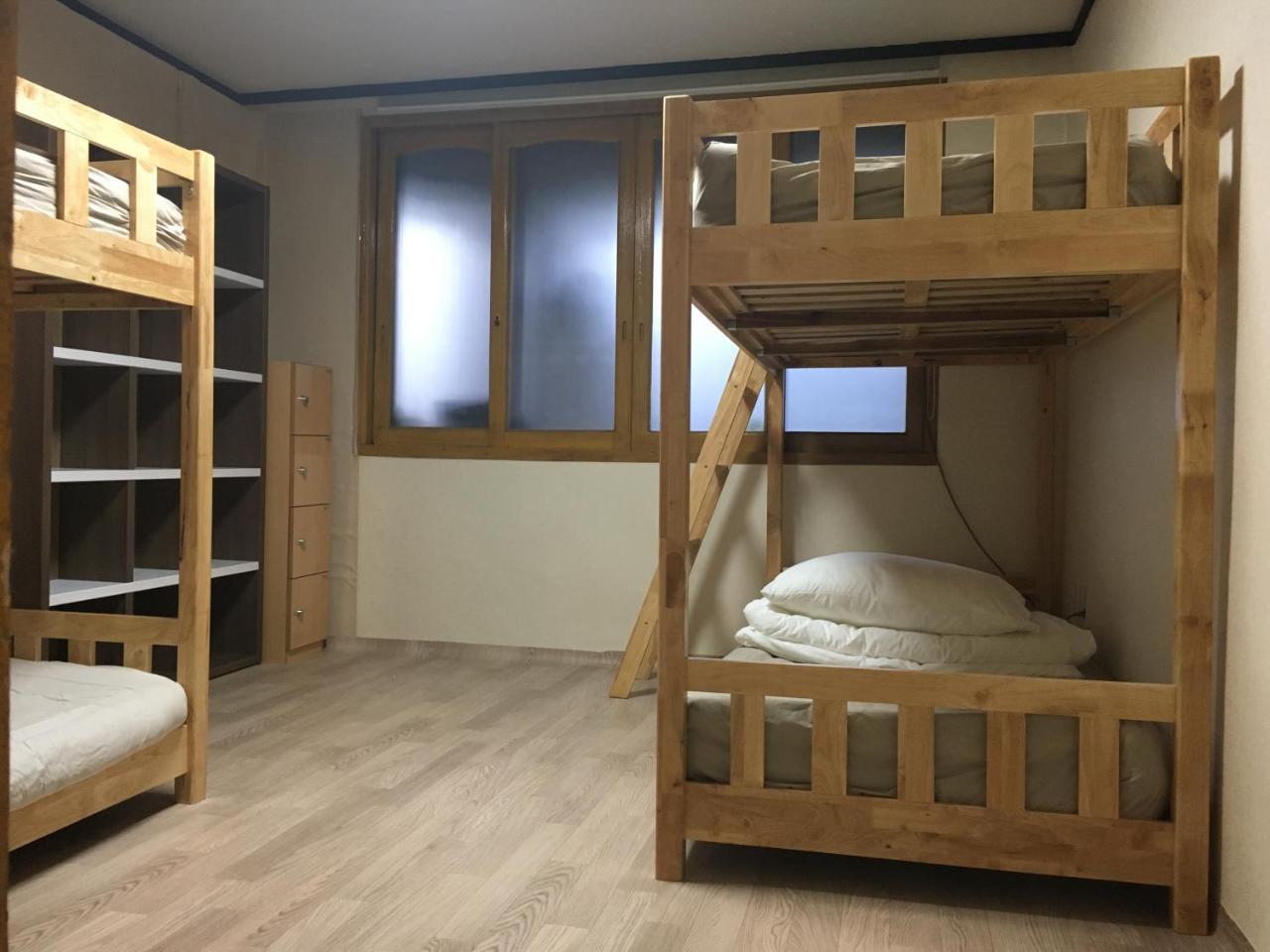 Busan Backpackers Экстерьер фото