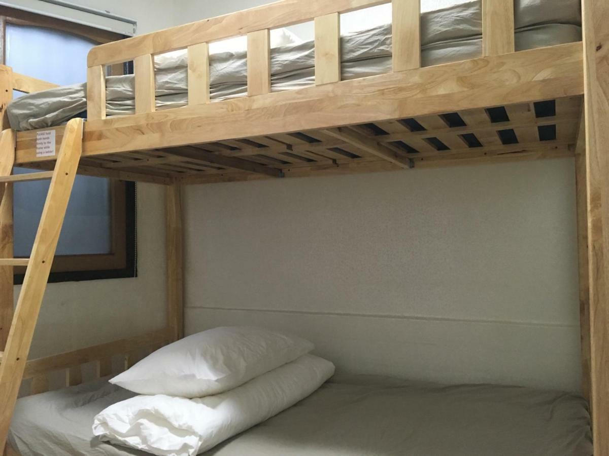 Busan Backpackers Экстерьер фото