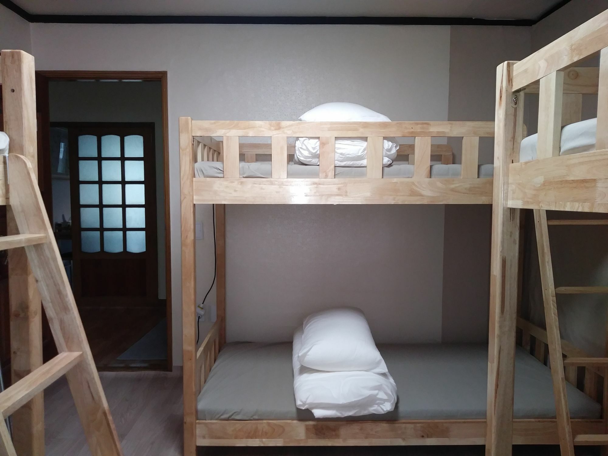 Busan Backpackers Экстерьер фото